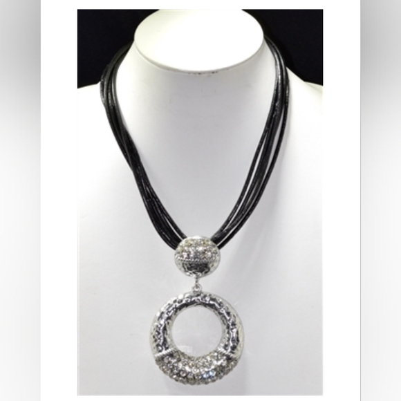 Hammered Open Circle Necklace - Picture 1 of 11